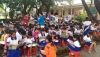 Các em học sinh đọc sách trong ngày hội
